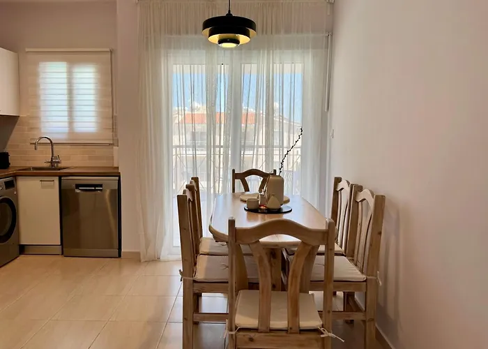 アパート Modern Two Bedroom 2025- Renovated With Pool *