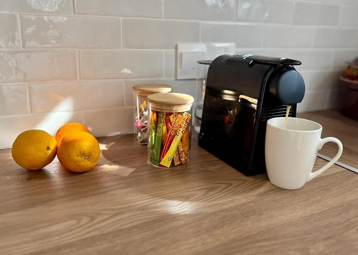 Modern Two Bedroom 2025- Renovated With Pool アパート