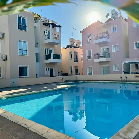 Modern Two Bedroom 2025- Renovated With Pool Apartament *