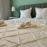 Modern Two Bedroom 2025- Renovated With Pool Apartment *