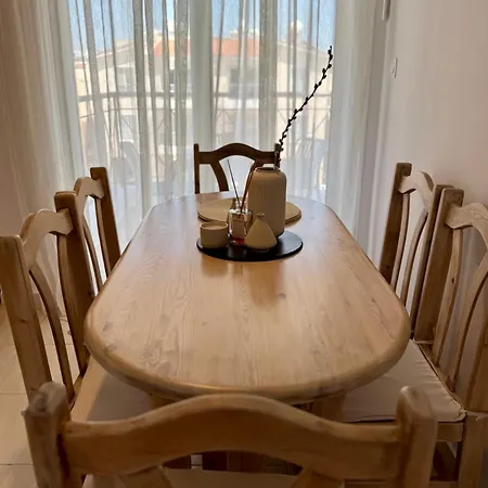 Modern Two Bedroom 2025- Renovated With Pool