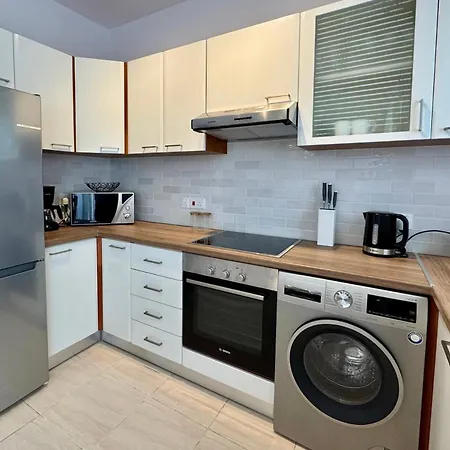 דירה Modern Two Bedroom 2025- Renovated With Pool