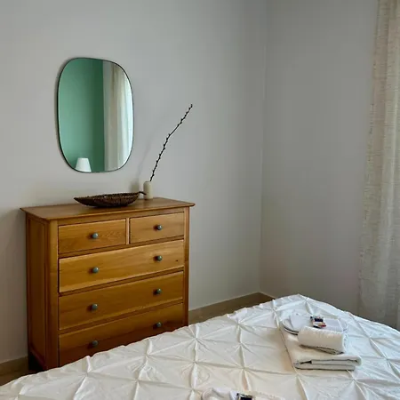 Modern Two Bedroom 2025- Renovated With Pool דירה