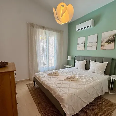 Modern Two Bedroom 2025- Renovated With Pool Apartment