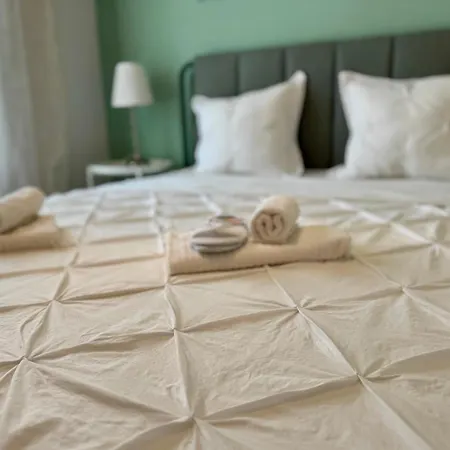 Modern Two Bedroom 2025- Renovated With Pool Apartamento *