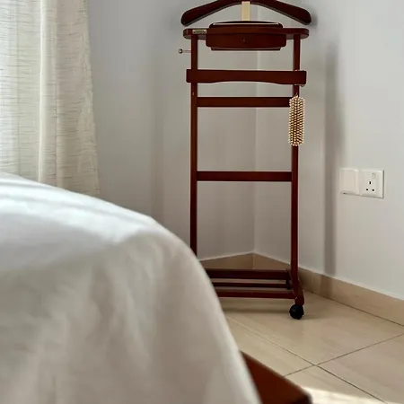 Modern Two Bedroom 2025- Renovated With Pool Apartamento Paphos