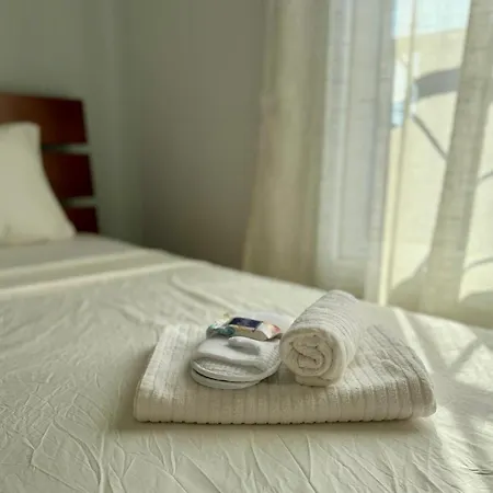 Modern Two Bedroom 2025- Renovated With Pool