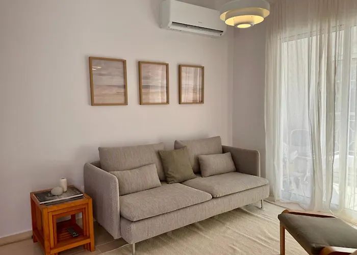 Modern Two Bedroom 2025- Renovated With Pool Apartamento Pafos