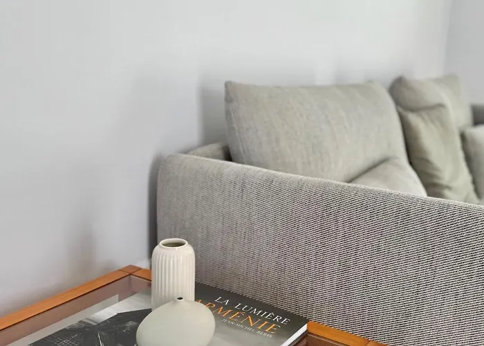 Modern Two Bedroom 2025- Renovated With Pool