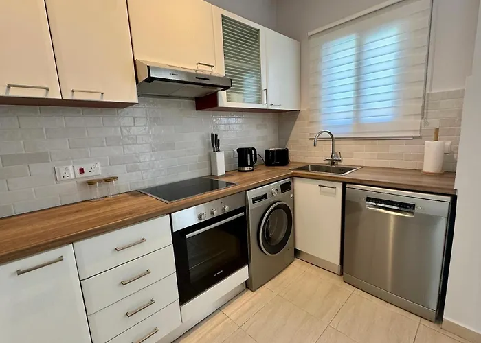 Apartman Modern Two Bedroom 2025- Renovated With Pool