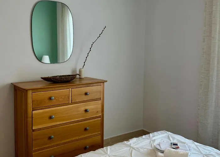 Modern Two Bedroom 2025- Renovated With Pool Apartman