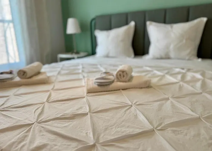 Modern Two Bedroom 2025- Renovated With Pool Apartman *