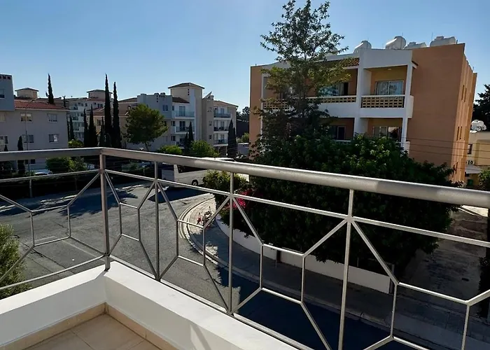 Modern Two Bedroom 2025- Renovated With Pool *