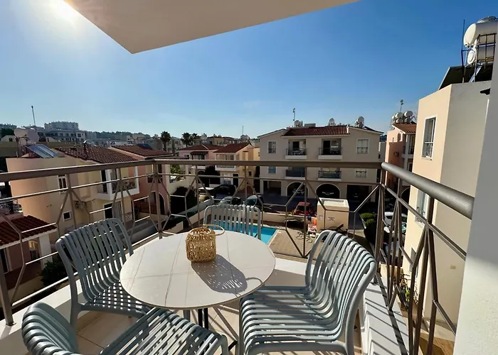 Modern Two Bedroom 2025- Renovated With Pool Apartman Paphos