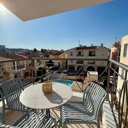 Modern Two Bedroom 2025- Renovated With Pool Apartmán Paphos