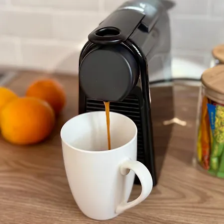 Apartmán Modern Two Bedroom 2025- Renovated With Pool