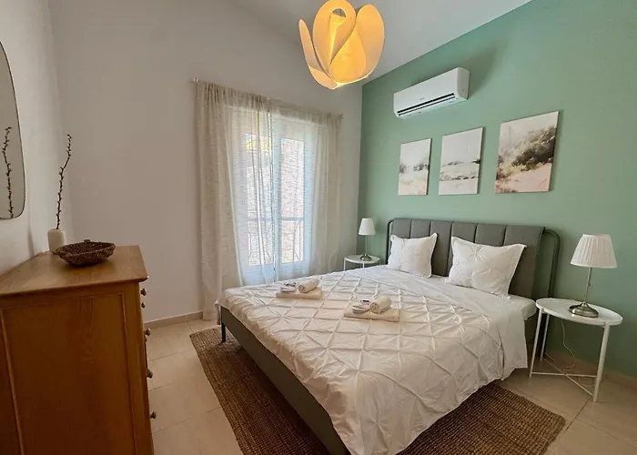 Modern Two Bedroom 2025- Renovated With Pool Apartmán