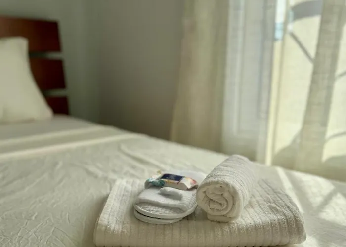 Modern Two Bedroom 2025- Renovated With Pool